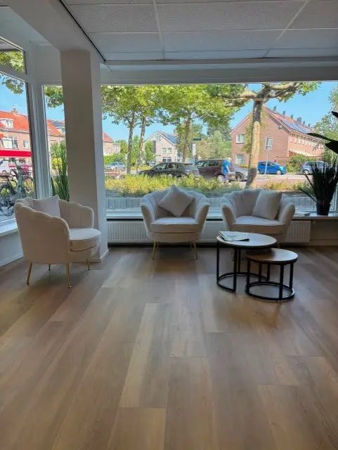 Lichte zithoek in de Rosacea Kliniek Amstelveen